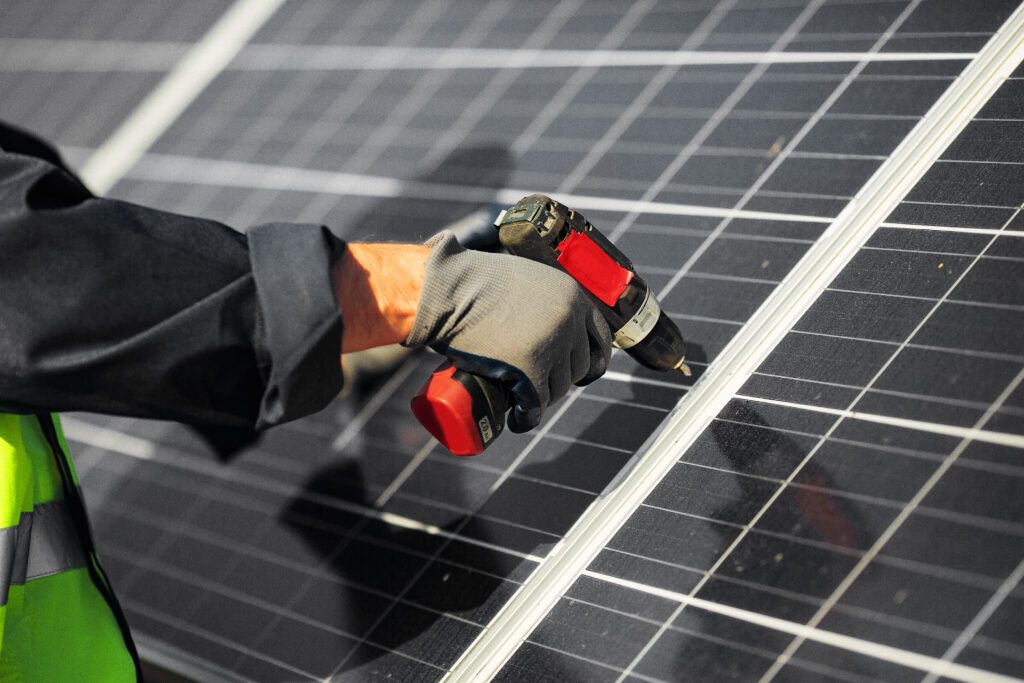 Falowniki do paneli fotowoltaicznych – wydajność i znaczenie Green House Systems Fotowoltaika